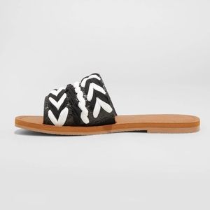 Universal Thread Eve Square Toe Raffia Sandals